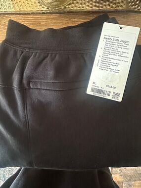 Lululemon men’s Joggers